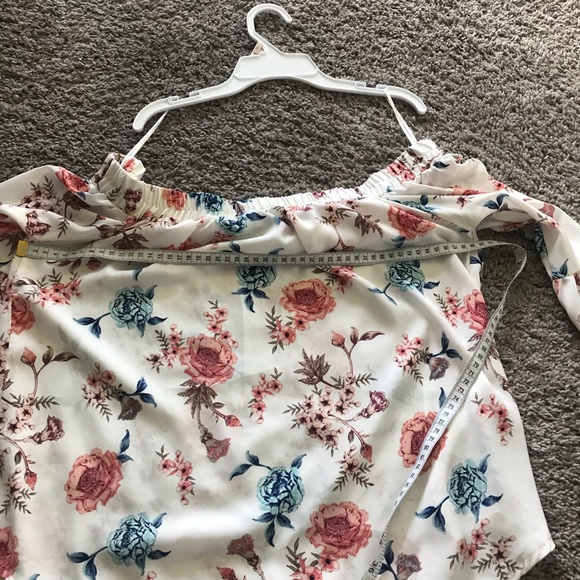 Off the shoulder floral shirt. - Picture 5 of 6